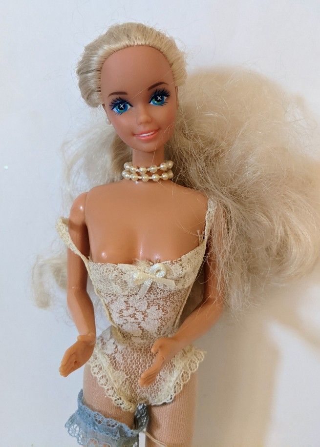 Vintage 1991 Dream Bride Barbie Doll