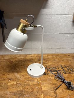 Assortment of desktop lamps