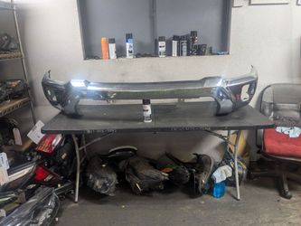 2024-2025-2026 CHEVROLET SILVERADO FRONT BUMPER OEM USED #10635
