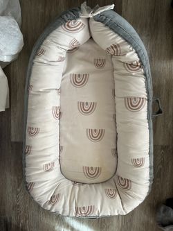 Baby Lounger Portable Bassinet 