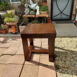 WOOD END TABLE.