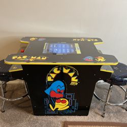 Arcade1Up PAC-MAN Sit Down Plus PAC-MAN Stools 