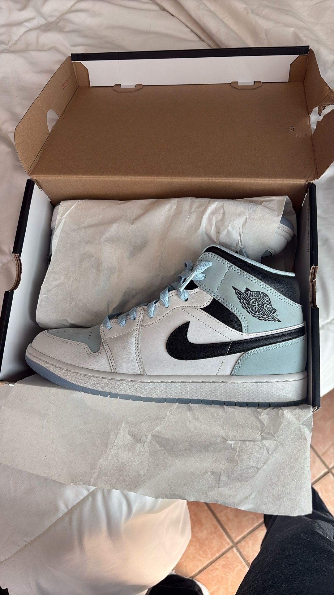 Air Jordan 1 Mid SE