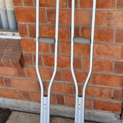 CRUTCHES 