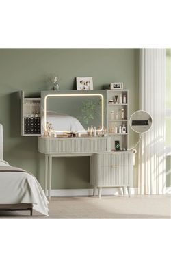 Makeup desk