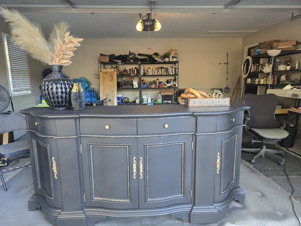 Credenza/ Buffet/ Sideboard By HOOKER