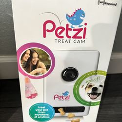 Petzi pet Camera & Treat Dispenser 