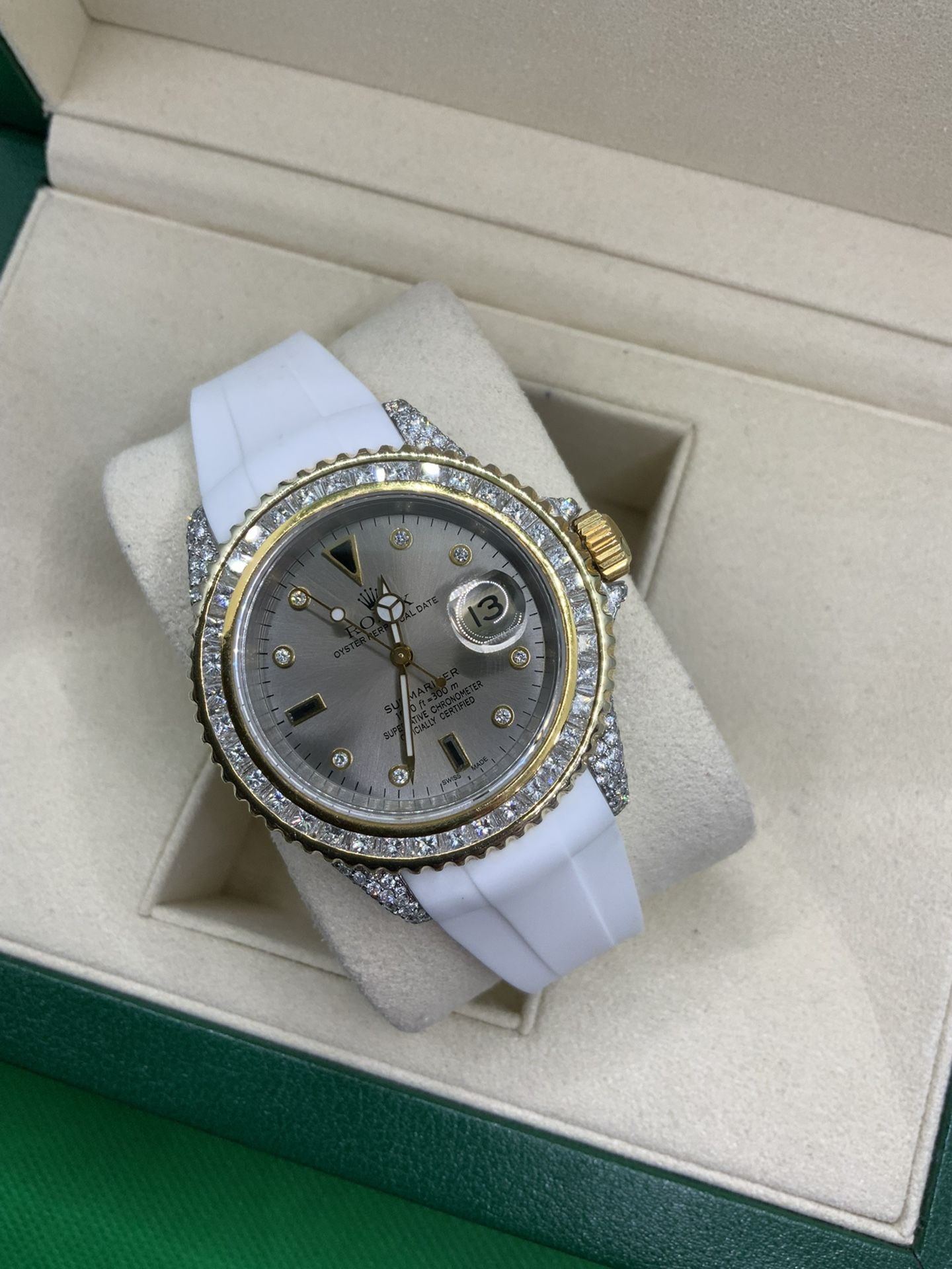 Rolex Submariner 40MM w/ RARE SPECIAL EDITION Diamond SERTI DIAL - Main Image