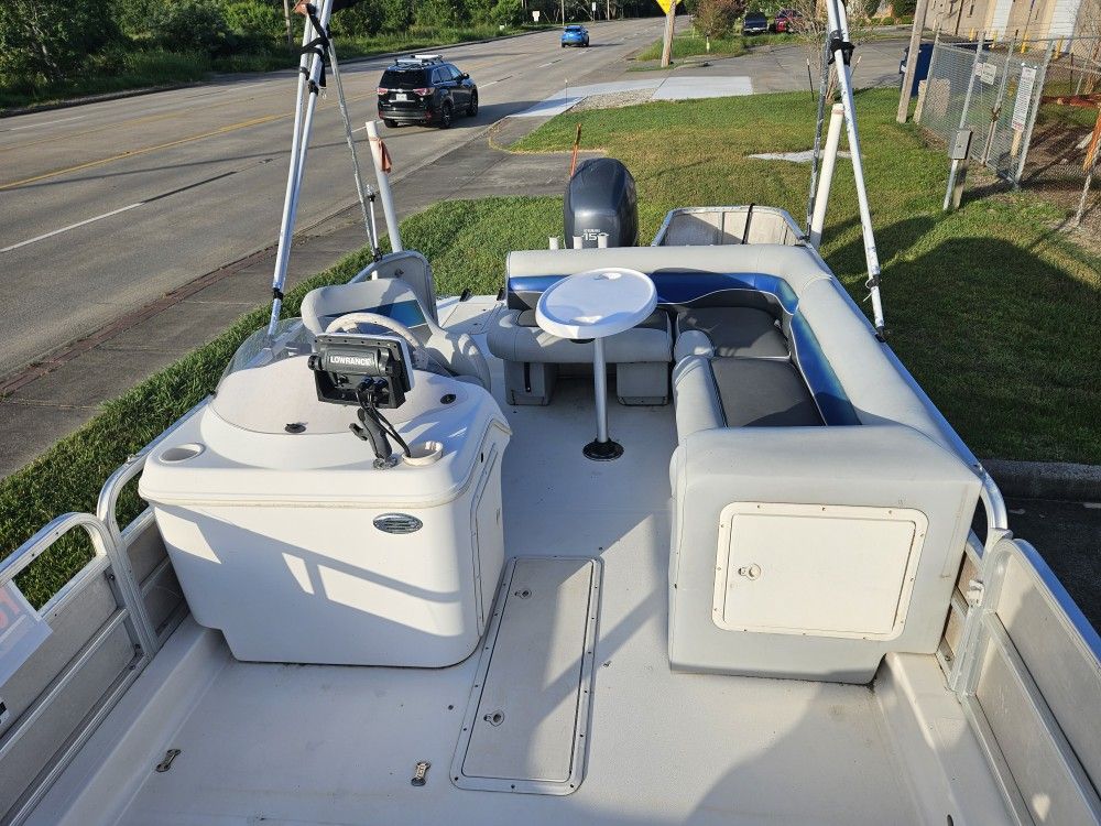 2007 23ft Hurricane Deckboat