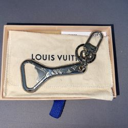 Louis Vuitton x Supreme Key Chain (Silver)