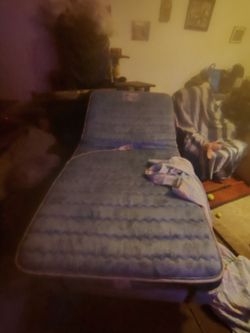 Selling a electric massage bed single