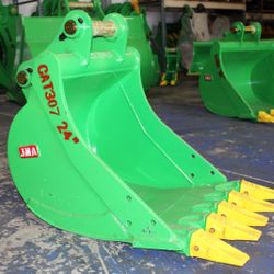 Mini Excavator Caterpillar CAT-307 Bucket GP 24-inch width. Without the Pins.