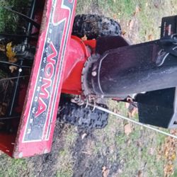 8hp 24 Inch Snowblower.   Carb Clogged Works