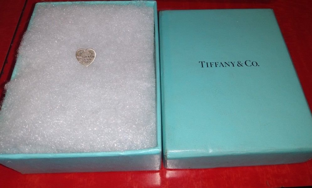 Authentic Tiffany And Company Earring With Box 