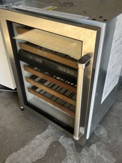 Subzero Wine Cooler Under The Counter 24 Inch