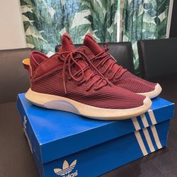 Men’s Adidas tennis shoe 
