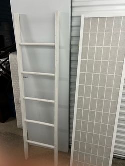 White Wooden Decorative Blanket Ladder