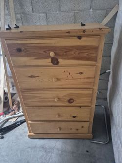 5 drawer Dresser