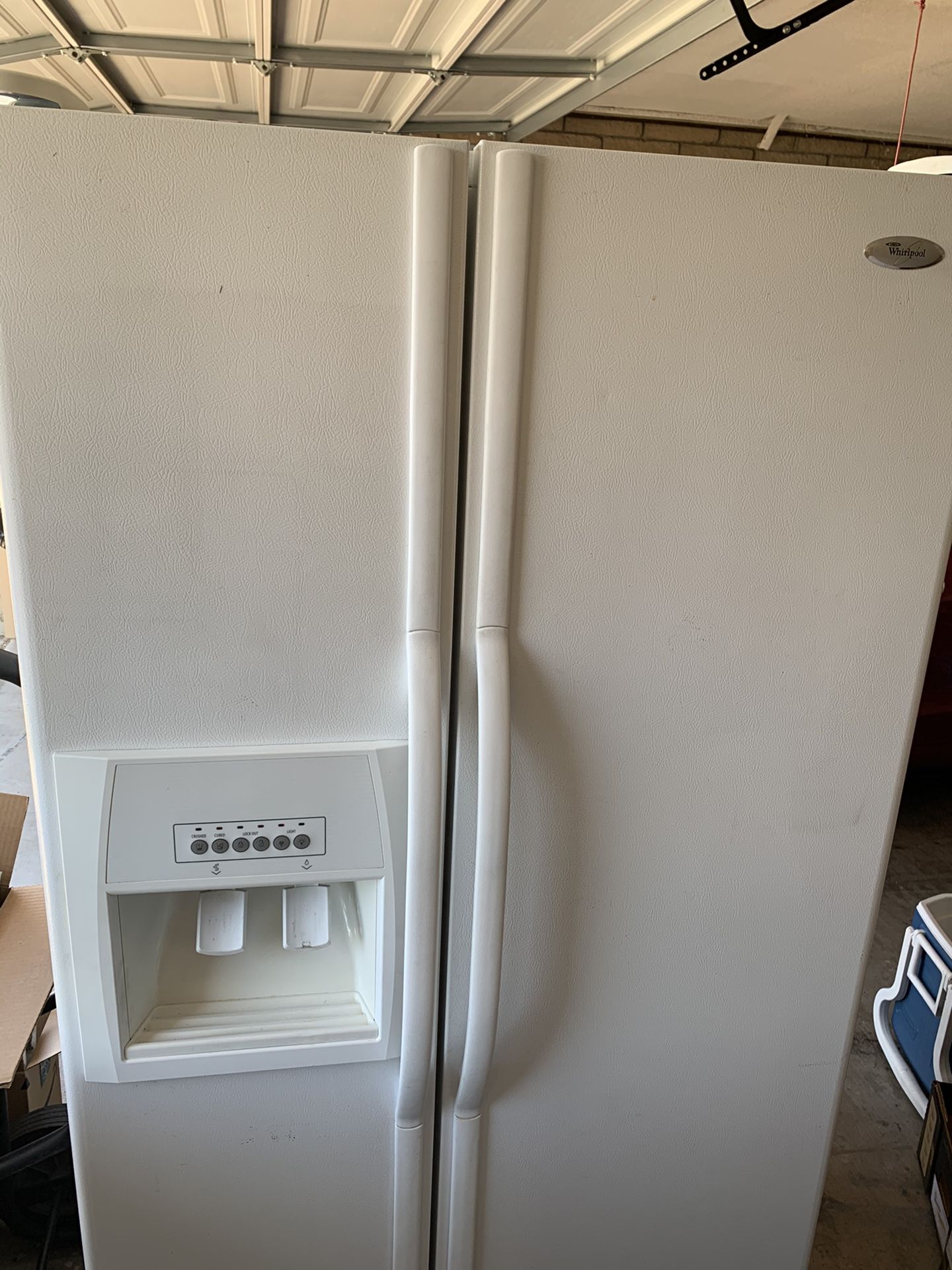 Whirlpool Side by side Fridge White ice water dispenser