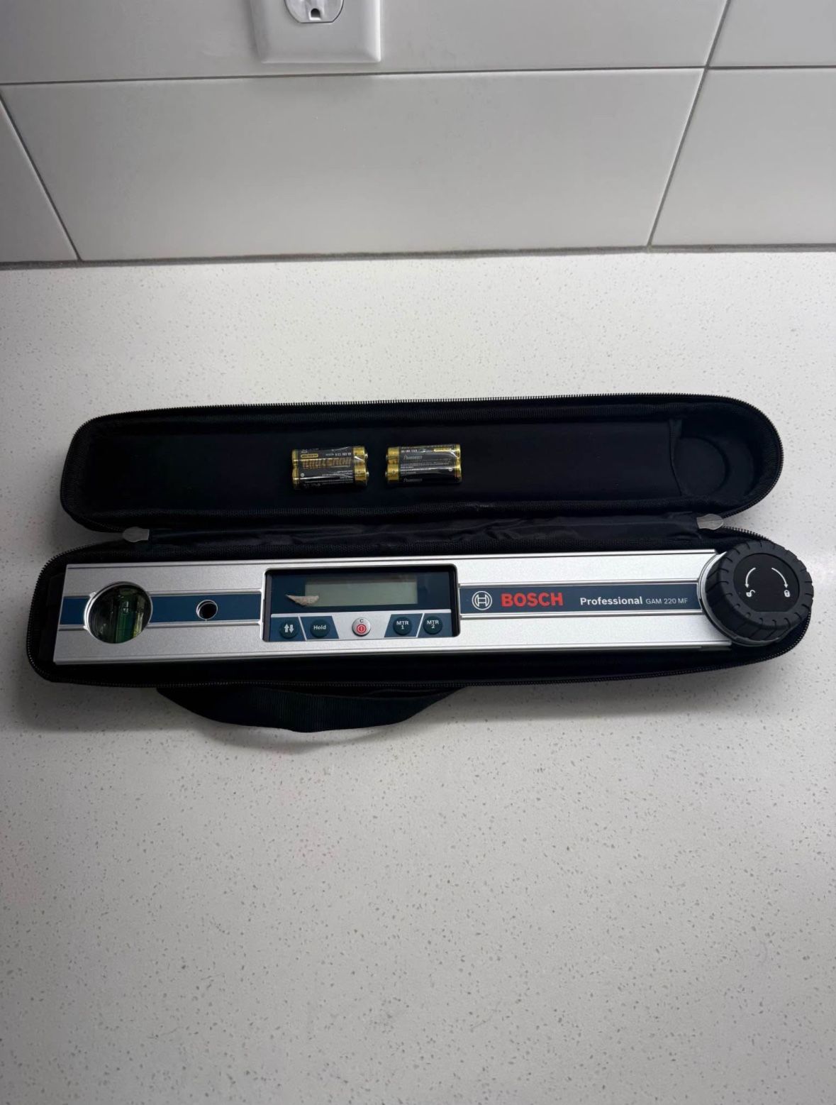 Bosch GAM 220 MF Miter Finder Digital Angle Finder Features Miter Cut