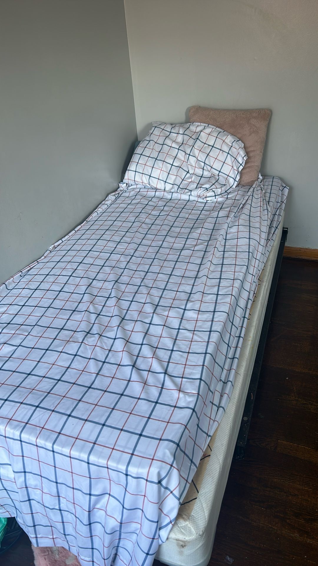 Twin Bed With twin bed with the rails