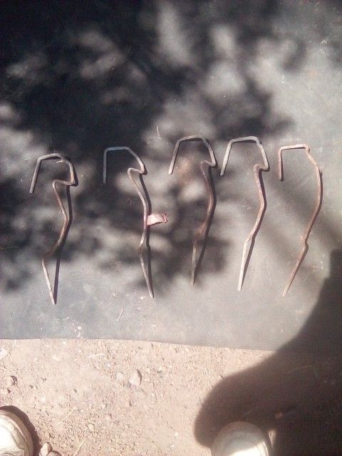 12- Concrete Wire Screed Hooks