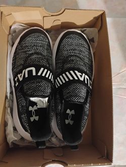 Under Armour UA BPS Surge 3 Slip Boys Shoes Size 1Y