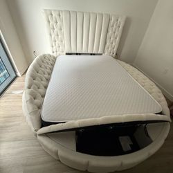 White Queen Size Bed, Ask for Price 