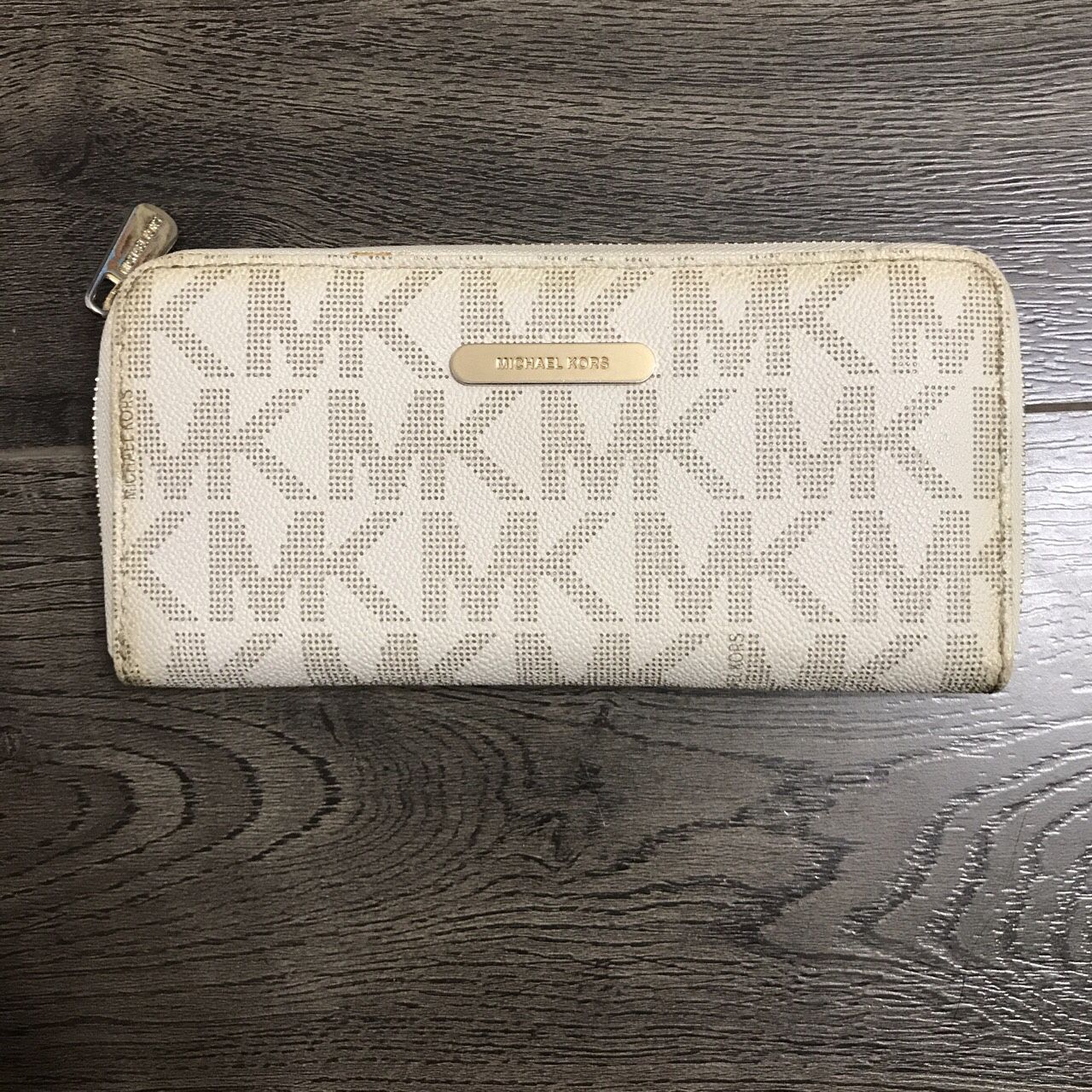 MICHEAL KORS WALLET (PERFECT CONDITION)