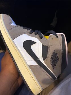 Air Jordan 1 Mid 'Cave Stone' HQ2011-100