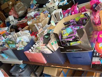 Massive dollar tree merchandise liquidation - all new and one price for all!!