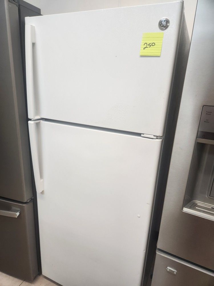 GE Refrigerator