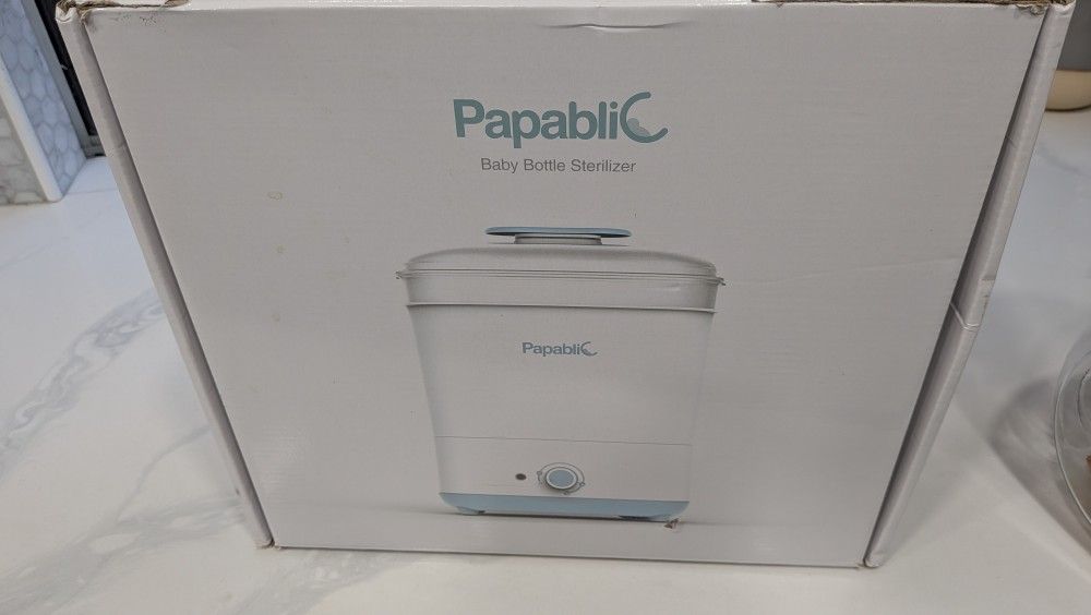 PapabliC baby bottle sterilizer and glass bottles