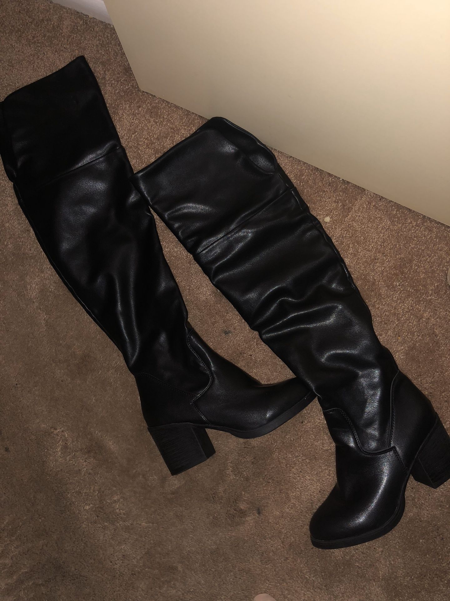 Size 7 leather boots from aldo