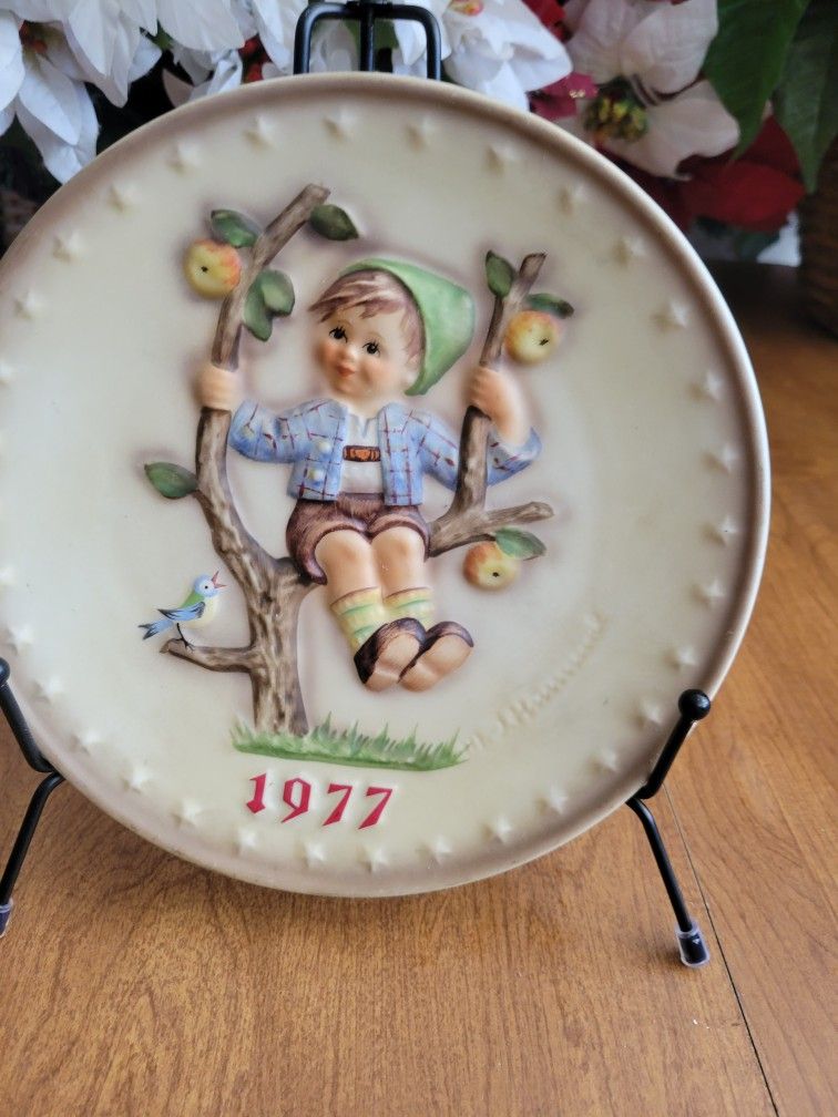 Vintage Hummel 1977  Boybon Spple Tree Plate