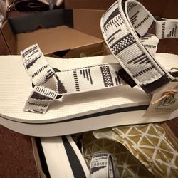Teva Women’s Flat form Size 10 