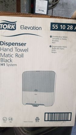 Hand towel dispenser