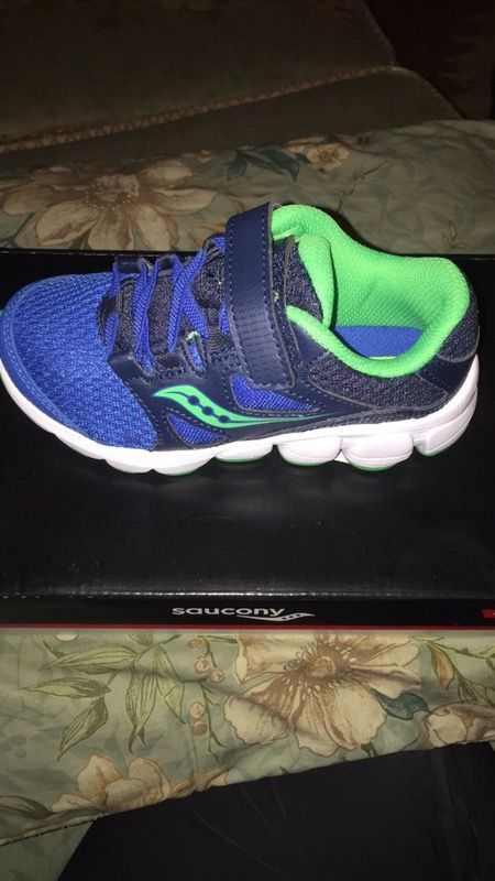 New in box Boys Saucony shoes 10.5
