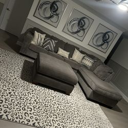 Sectional Couch With A Ornament