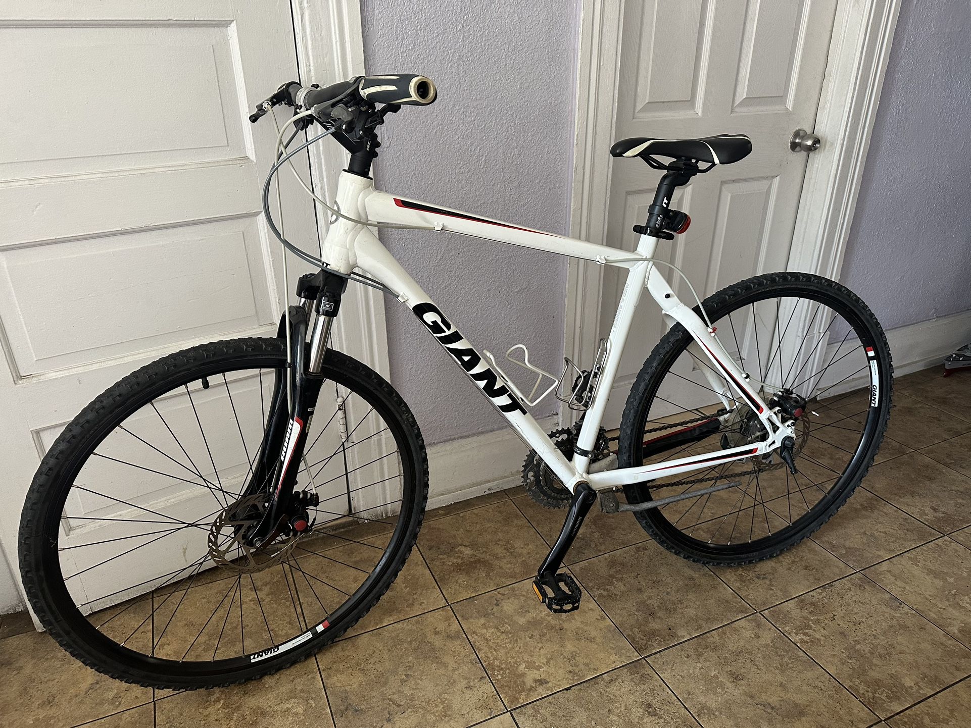 GIANT BIKE 27’’