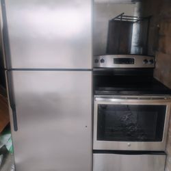 G E Range Electric Refrigerator 30w 30d 76h