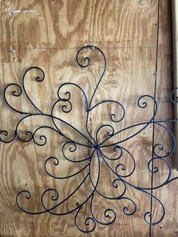 Wire wall decor