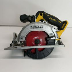 DEWALT XTREME 12V Max 5-3/8" Brushless Cordless Circular saw (Tool Only) DCS512