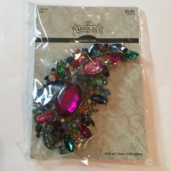 JEWELLERY - SHAWL PINS AND HAIR CLIPS . 