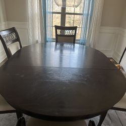 PRICE CUT!! Great Condition 6-seater Solid Cherry wood Dining Table From Haverty