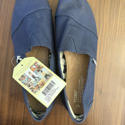 Tom’s Men Classic Navy Canvas