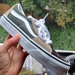  VANS