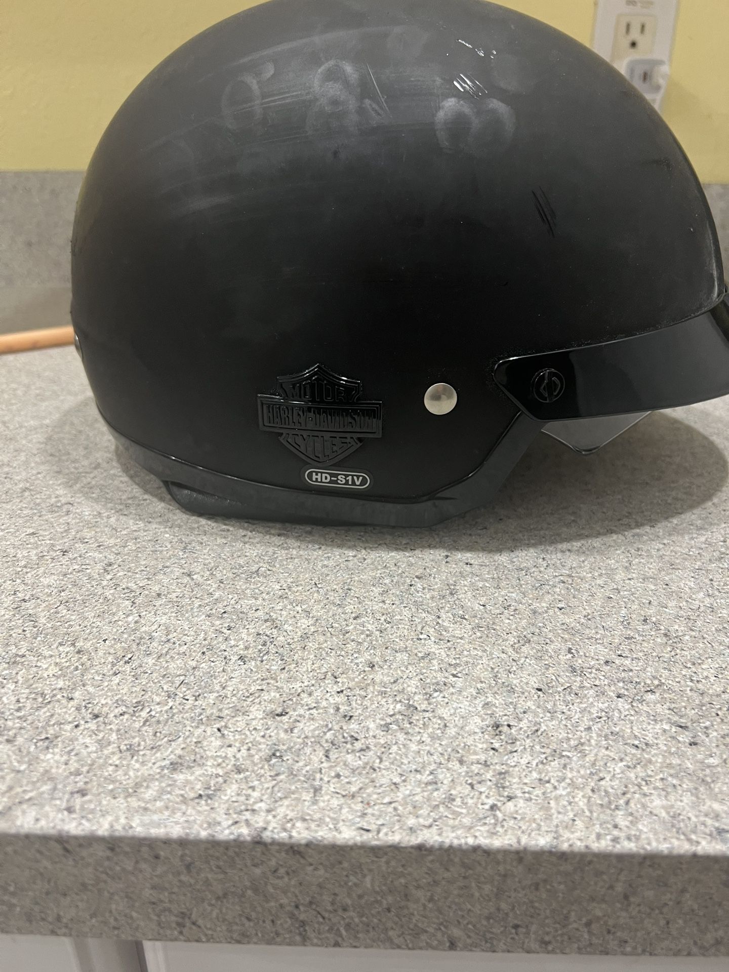 HD Helmet L. Bought to ride across TN. 14-20 Hours Worn