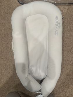 DockATot Deluxe+ Dock 0–8 Months – Excellent Condition + Original Bag