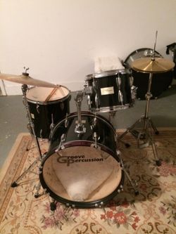 DRUM SET